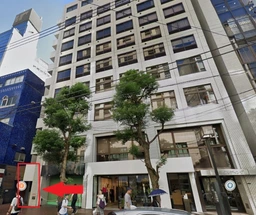 表参道駅 徒歩3分 骨董通りから直接階段有 B1F《B104区画》スケルトン物件【飲食可】外観