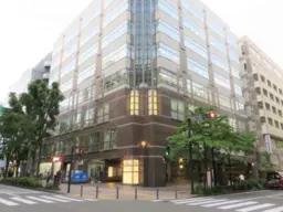 新横浜駅 徒歩5分 天井高3m B1F《2区画》スケルトン物件【飲食不可】外観