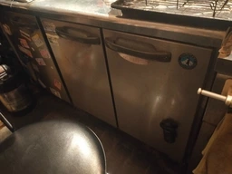 東銀座駅 徒歩6分 現況:バー 飲食居抜き物件 【飲食可(重飲食不可)】