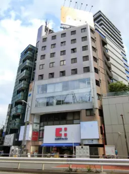 人気の渋谷エリア！渋谷駅から徒歩5分！ガラスウォールの希少物件。サービス店舗物件！外観