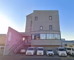 与野駅徒歩６分！県道に面した視認性抜群のテナントです。スクール、クリニック、物販、事務所に最適　飲食不可外観