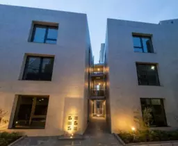 四谷三丁目駅 徒歩3分 車力門通りエリア 1F《103区画》スケルトン物件【飲食可】外観