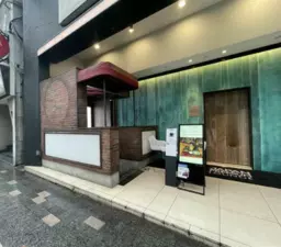 新橋駅 徒歩2分 専用階段あり B1F-C区画 元ラーメン店 【重飲食可】外観