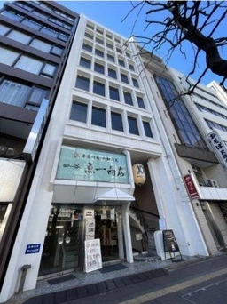 四ツ谷駅 徒歩3分 新宿通り沿い直接階段あり  B1Fスケルトン物件【飲食可】外観