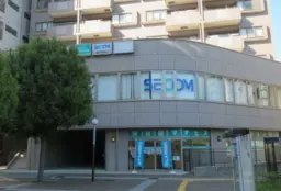 センター南駅 徒歩1分 1Fスケルトン物件【飲食不可】外観