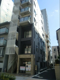用賀駅南口直ぐの物件です。外観