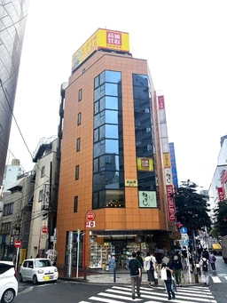 横浜駅徒歩3分の好立地物件。飲食店可能物件です。お気軽にお問い合わせください。外観