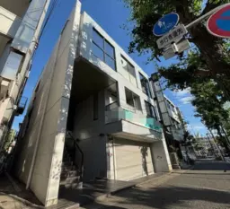 青葉台駅 徒歩4分 環状4号線沿い 1Fスケルトン物件【飲食不可】外観