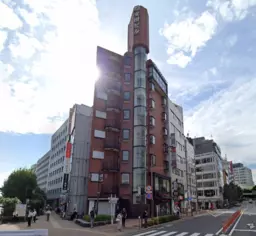 飯田橋駅 徒歩2分 交差点角地 1F-2F一括貸しスケルトン物件【飲食可】外観