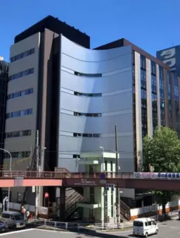 「横浜駅」最寄りの鶴屋町3丁目交差点の路面角地店舗!環状一号線沿いで視認性抜群です。外観