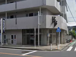 能見台駅徒歩6分◆横浜高校近く◇駅から西へ真っすぐ◆重飲食相談可◇前・バイク自転車店◆外観