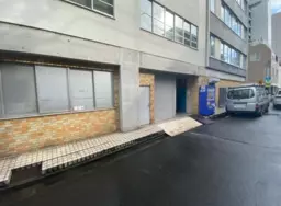 六本木一丁目駅 徒歩3分 ガレージ付き 1F《103号室》事務所仕様物件 【飲食不可】外観