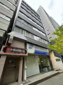 六本木一丁目駅 徒歩3分 ガレージ付き 1F《103号室》事務所仕様物件 【飲食不可】外観