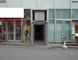 神保町駅 徒歩4分 1F《店舗1区画》スケルトン物件 【飲食可】外観