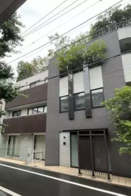 広尾駅 徒歩5分 1Fスケルトン物件【飲食不可】外観