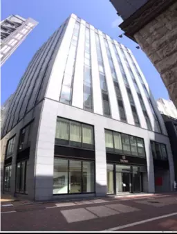 銀座レンガ通りに面したB1〜１階の大型テナント。軽飲食、サービス、物販、クリニックなど業種相談可能【軽飲食可能】外観