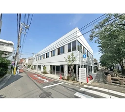 洗足駅徒歩5分!2025年7月堂々完成テナントビル!住宅街立地で集客見込み有!【区画:2C】外観