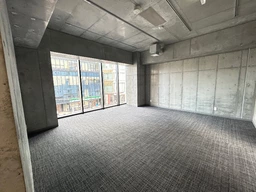 渋谷区北参道、明治通り沿いに立地（向かいに某大手コーヒーチェーン店あり）スタイリッシュな2023年築　店舗利用相談可外観