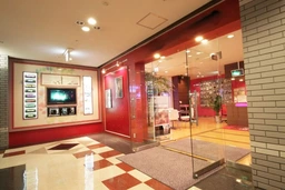 横浜駅徒歩5分の地下1階店舗!外観
