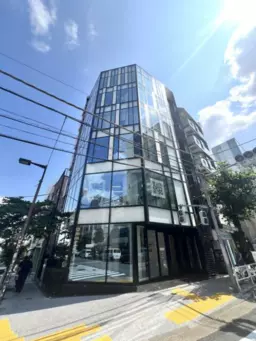 代官山駅 徒歩5分 スケルトン物件 ◎⼋幡通りに⾯する⾓地 ◎物販店舗やサービス店舗に最適！今月限定！フリーレント２カ月外観