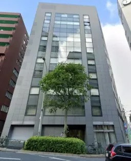 新宿御苑前駅 徒歩5分 外苑西通り沿い 1F〈104号室〉事務所仕様物件 【飲食不可】外観
