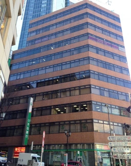 渋谷駅 徒歩3分 宮益坂下交差点の角地物件 【飲食物販不可。ショールーム・窓口相談可。】外観