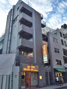 赤坂見附駅 徒歩2分 一ツ木通りに面する１階路面店舗外観