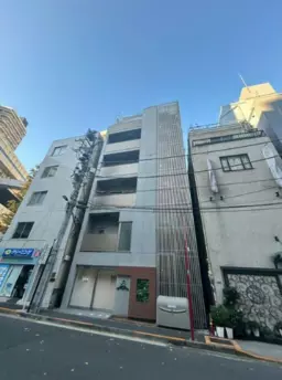 麻布十番駅 徒歩1分 駅前1階路面スケルトン物件 【重飲食可】演奏可能/ 深夜営業可能外観