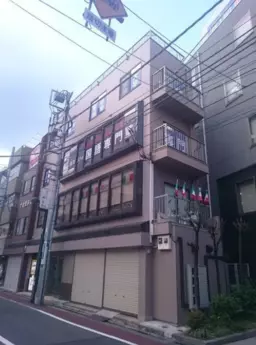 自由が丘駅 徒歩2分 現況:その他 その他居抜きなど物件 【飲食不可】⼈通り多い⾓地！ ＥＶは無し・視認性でカバー外観