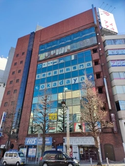 ＪＲ新宿駅徒歩2分の好立地外観