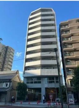 甲州街道沿い、八王子駅徒歩17分のロードサイド物件！バス停が目の前にあり人も車通りも多く視認性◎外観