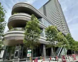 大宮駅西口 徒歩6分 1F〈104区画〉スケルトン物件 【飲食可】外観