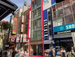新宿東口すぐの好立地物件!交通量が多く視認性も◎飲食相談可能!外観