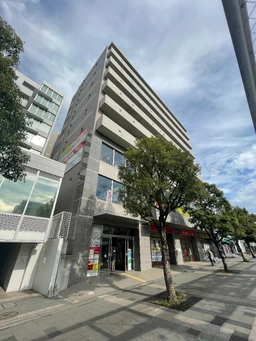 センター北駅前徒歩1分!薬局も入った物件!各種クリニック・教室などに最適です!外観