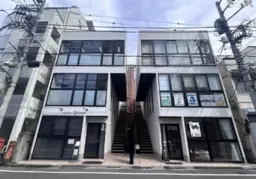 西五反田では珍しい居抜物件です(動産は撤去します)!オフィス入居中の貸店舗です。外観