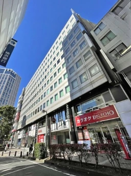 横浜駅徒歩1分、地下街で駅と直結している道があってアクセスも抜群◎外観