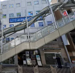 大船駅 徒歩2分駅至近 大船駅前通り沿い 歩道橋目の前 1F《A区画》 スケルトン物件 【飲食不可】外観