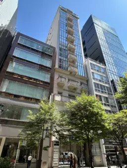 銀座 並木通り沿いの商業ビル！！原則スケルトンですがエステの居抜きも相談可能（造作譲渡代金あり）。階高３M、重飲食もOK外観