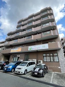 中川駅徒歩３分！物件内でクリニック、美容院、薬局等ございます。外観