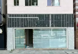 表参道駅から徒歩1分!青山通り沿いの好立地1階路面店舗!飲食不可(軽飲食相談)外観