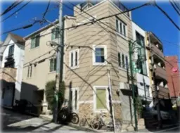 代々木上原駅 徒歩2分 【重飲食可】看板取付スペースあり/ シャッター付き外観