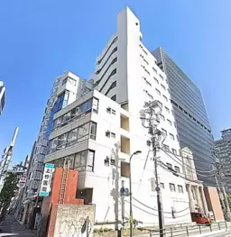 人気の五反田エリア!人通りの多い立地の1階路面店!飲食相談可能な内装の自由度が高い物件!外観