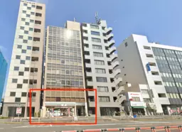 巣鴨駅中山道沿いに面した31坪路面テナント！バス停前で視認性高いです✴︎物販、サロン、クリニックに最適【飲食不可外観