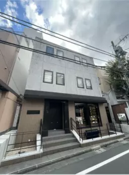 代官山駅 徒歩1分 現況: その他居抜きなど物件 【飲食不可】詳細業種はご相談ください。代官山駅前の希少な１階路面店です外観