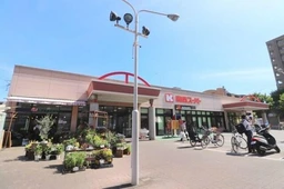 ■千里山駅 徒歩16分 スケルトン物件(壁有り) 【施設内同業種・買取専門店は出店不可】外観