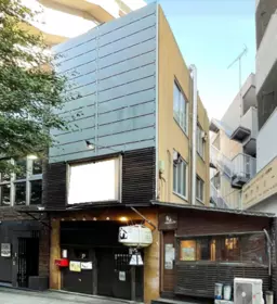 池尻大橋駅 徒歩5分 1日7万台が行き交う246号線沿い 　大型看板OK！食べログ高評価店跡 ×  1-3F一括貸し外観