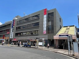 五香駅直結の事務所居抜き物件です。外観