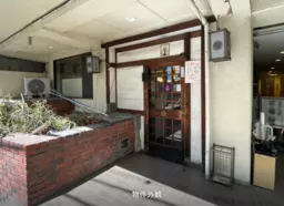 新宿駅 徒歩4分 1F-D区画 スケルトン物件 【飲食可】外観