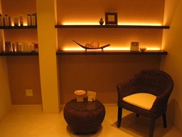 石川町駅 徒歩5分 内装美麗 現況:エステ居抜き 【飲食不可】外観