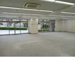 南浦和駅徒歩4分！駅前通りに面した46坪路面テナント！スクール、物販、事務所に最適！駐車場３台空きあり【飲食不可】外観